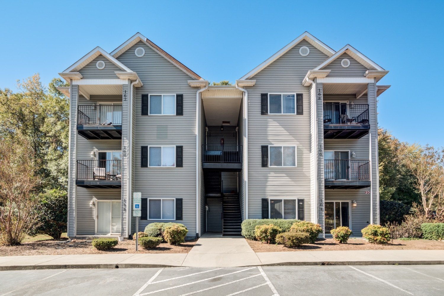 colonial-village-apartments-lincolnton-nc-building-exterior