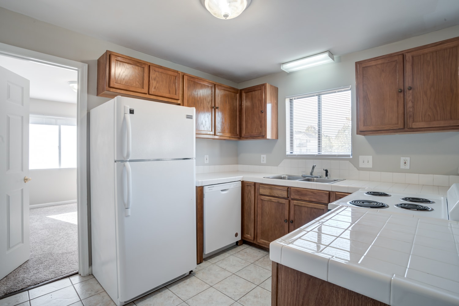 colonial-village-apartments-lincolnton-nc-kitchen